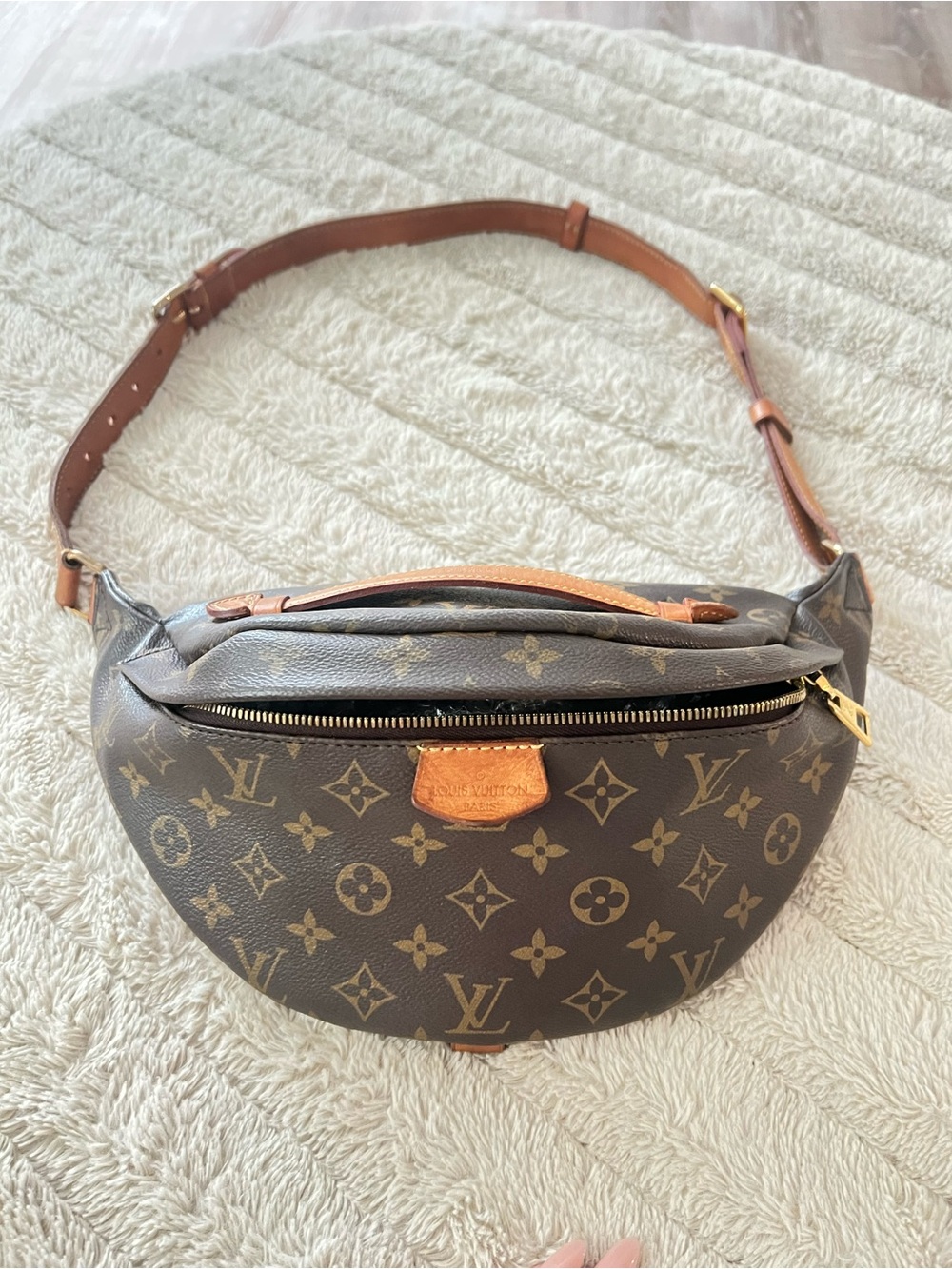 Louis Vuitton Monogram Canvas Crossbody Bag in Brown with Tan Trim - Picture 1 of 12